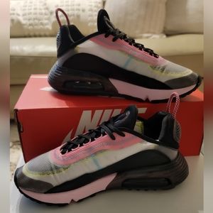 NIKE AIR MAX 2090 WHITE BLACK PINK FOAM SIZE 7.5
